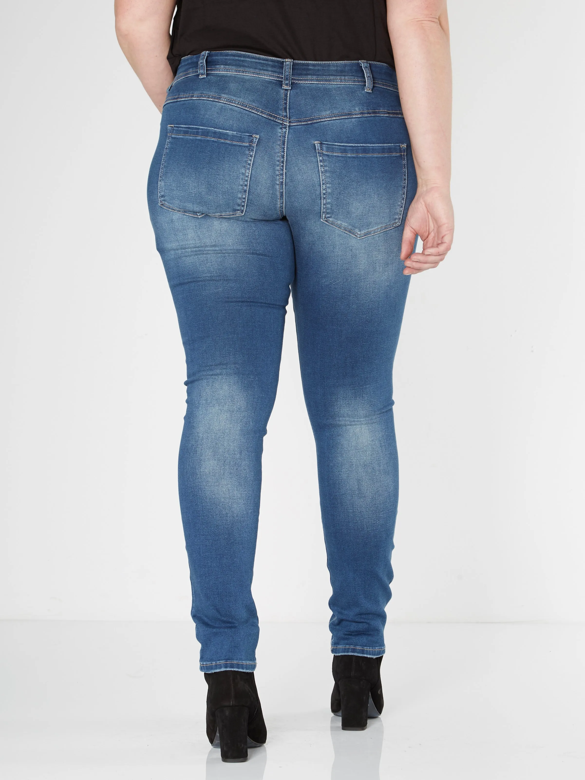 CAMILLA JEANS IN KLASSISCHER WASCHUNG - Denim blue