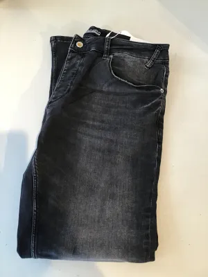 GABBA Rey Almost Black Jean