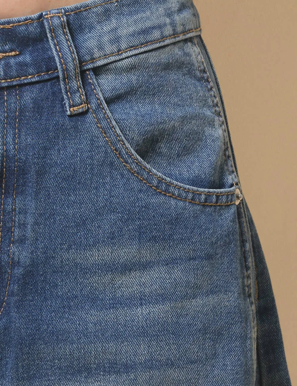 Mid Rise Barrel Jeans