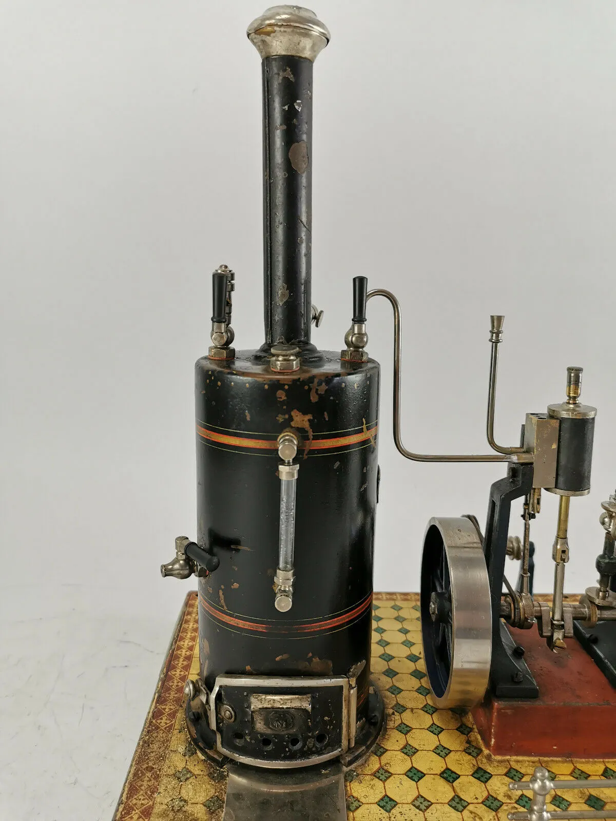 Märklin rare steam engine on tile floor around 1903 32x25x35 cm | 5.499€