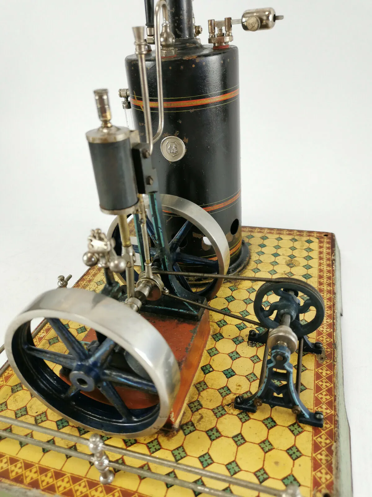 Märklin rare steam engine on tile floor around 1903 32x25x35 cm | 5.499€