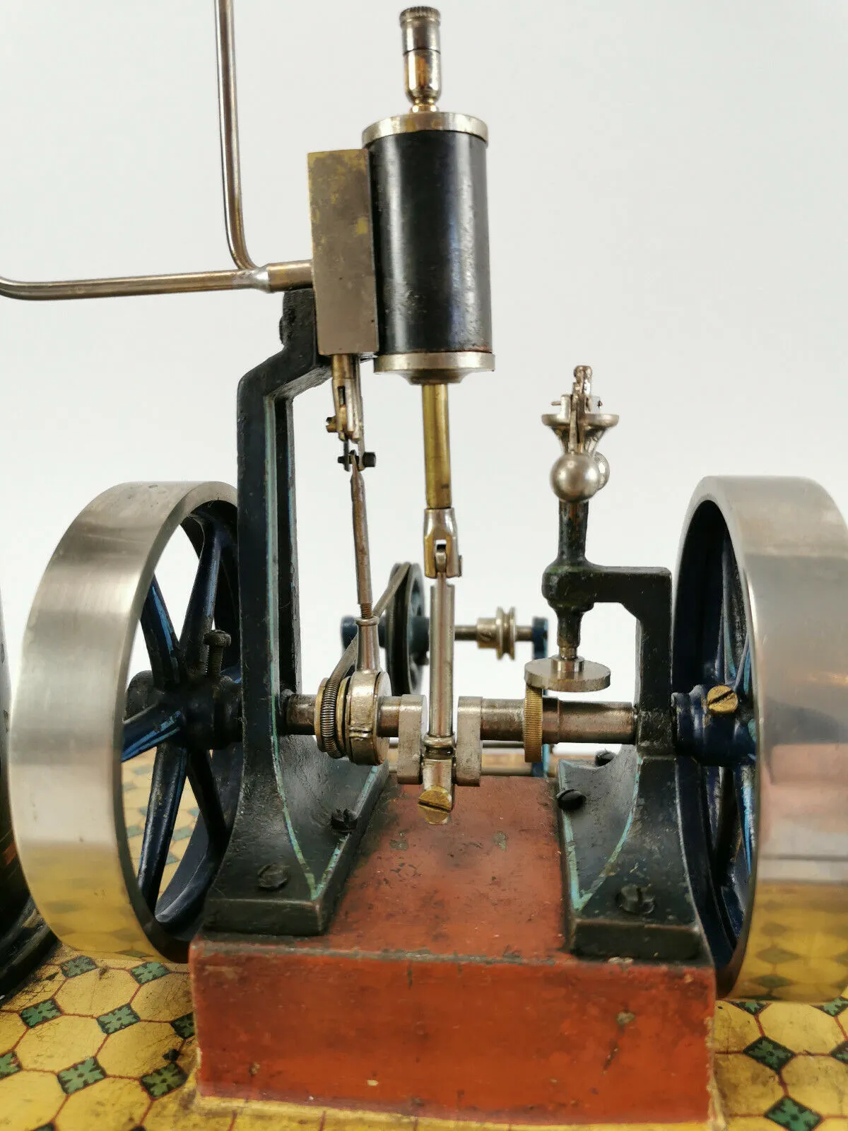 Märklin rare steam engine on tile floor around 1903 32x25x35 cm | 5.499€