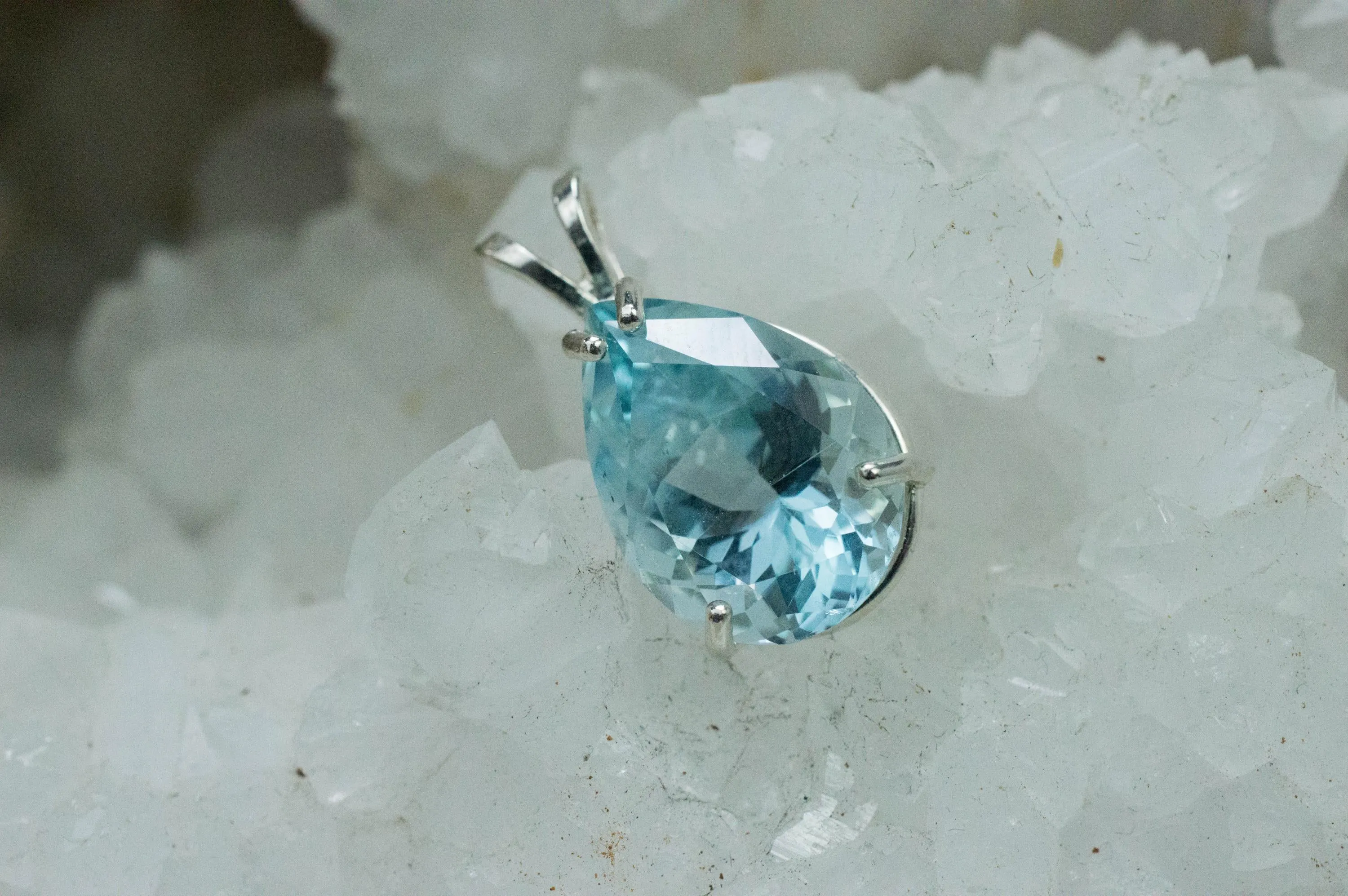 Topaz Pendant; Natural Untreated Ukraine Topaz; 14.165cts